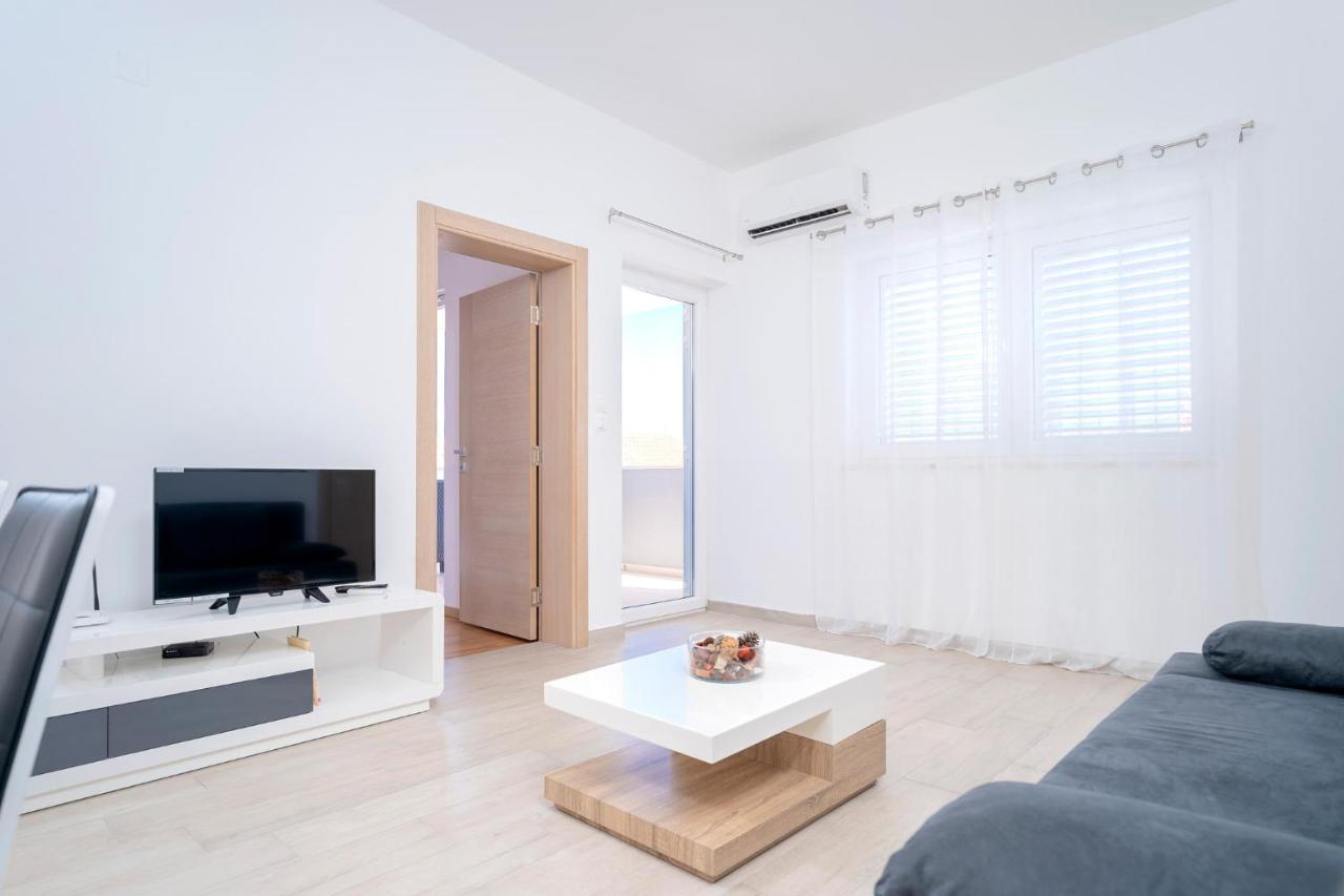 Apartments Mistral Bol Exterior photo